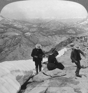 テナヤ湖の上の雲の残りから遠く離れたマッターホルン、カリフォルニア、米国、1902年までの眺め 作： Underwood and Underwood