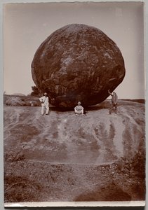 クリシュナのバターボール、マハーバリプラム 作： Unidentified Photographer