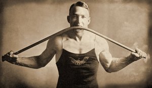 カリフォルニアのストロングマンPAラインバーガー氏は歯で鉄の棒を曲げている、サンフランシスコ-c.1922 作： Unknown