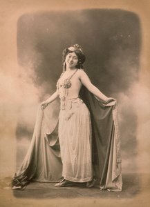 ナポレタン女優カラシオロ夫人のオリエンタル衣装 作： Unknown