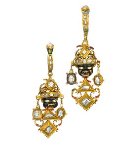 ルネッサンス期のイヤーペンダント一対、1870年頃（ダイヤモンド＆エナメル