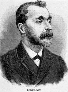 アルフォンス・ベルティヨン（1853-1914）、フランスの学者、人体計測法の考案者。