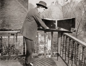 1930年に出版された、Master Minds of Modern Scienceのオーディオメーターを備えたArchibald Montgomery Low 作： Unknown