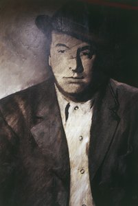 帽子をかぶった男性のクローズアップ、チリ、バルパライソ地方、イスラ・ネグラ 作： Unknown artist