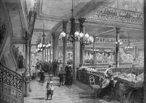 ボン・マルシェ」店舗の拡張。ビュッフェに続く新しいギャラリー。1880年のパリ。 作： Unknown artist