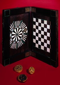 くるみ、象牙、黒檀で作られた遊戯箱。15世紀末 パリ国立中世美術館 テルム・ド・クリュニー蔵 作： Unknown artist