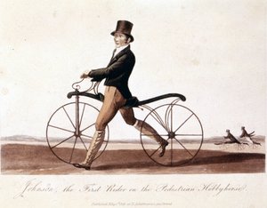 ジョンソンが自転車に乗っている。これは、バロン・フォン・ドライスが発明したモデル、ドライスエンヌ号である。木製で、まだペダルもなかった。1819年のカラーリトグラフ 作： Unknown artist
