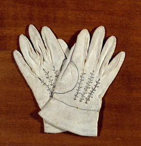 皇帝ナポレオン1世（1769-1821）の息子、ナポレオン2世ローマ王（1811-1832）のペア手袋 作： Unknown artist