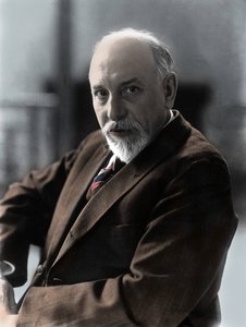 1920年頃のイタリア人作家ルイジ・ピランデッロのポートレート。 作： Unknown Artist