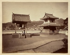 [金蔵寺の鐘楼と鼓楼】。］