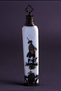 18世紀の陶器製香水用ボトル。 作： Unknown artist