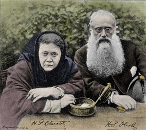 エレナ・ペトロヴナ・ブラヴァツキー（1831-1891）は、ロシアの哲学者で、1875年にヘンリー・スチール・オルコットとともに神智学協会を設立した。 作： Unknown artist