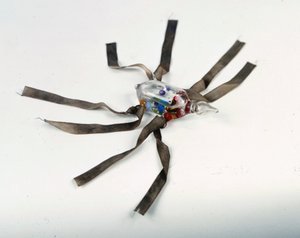 体温を測るためのカエル温度計。小さな色のついたボールが冷たい液体に浮かび、温度が上がると流れます。18世紀。フィレンツェ、アカデミア・デル・チメント 作： Unknown artist
