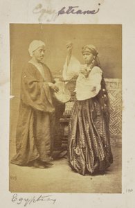 [ミュージシャンとダンサーのグループ写真］