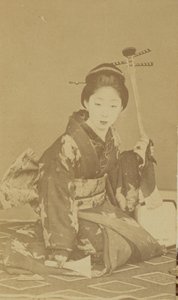 [土下座する日本人女性］ 作： Unknown artist