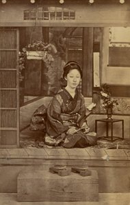 [土下座する日本人女性］ 作： Unknown artist