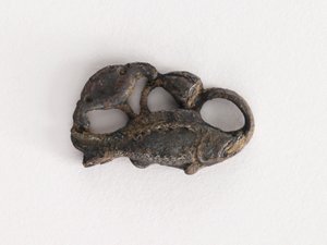 飾り：魚、蓮の葉、蓮の実のさや（F1917.582とペア） 作： Unknown artist