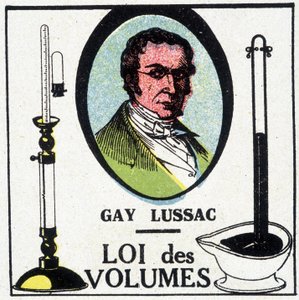 フランスの物理学者・化学者であるルイ・ジョセフ・ゲイ・リュサック（Louis-Joseph Gay Lussac）（1778-1818）の肖像で、体積の法則で表されています。 作： Unknown artist
