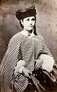 リソルジメントの英雄ジュゼッペ・ガリバルディ（1807-1882）と最初の妻アニータ（1821-1849）の娘、テレシタ・ガリバルディ（1845-1903）の肖像。撮影 個人蔵 作： Unknown artist