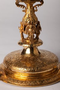 聖遺物の十字架。ジュエルを使った金属加工。由来 修道院（サン・アマン・トゥルネー、元エルノン。16世紀の作品。詳細はこちら 作： Unknown artist