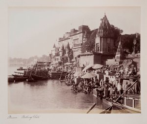 ベナレスの水浴ガーツ、1885年頃（セピア写真 作： Unknown photographer