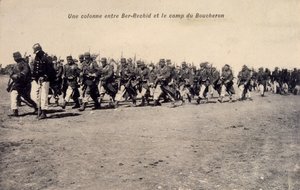 チャド、バール・エル・ガゼルのビル・ラシッド、パトロール中のフランス軍植民地兵。ポストカード1910年 作： Unknown photographer