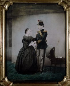 1850年に撮影された将校とその妻のカラー写真。 作： Unknown photographer