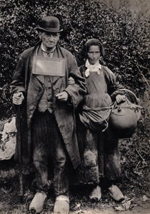 ブルトン人の物乞いのカップル。写真、19世紀後半、パリColl.セルバ。