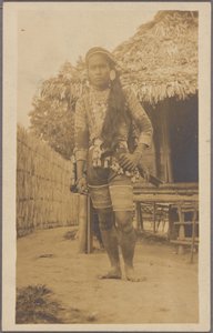 バゴボの酋長ダット・ブロン、戦士の服装をした、フィリピン居留地、ルイジアナ購入博覧会 作： Unknown photographer