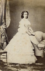 エリザベート・オブ・オーストリア（シシィ）（1837-1898） 1860年 - エリザベート・オブ・ヴィッテルスバッハ（1837-1898）（シシィ）の肖像、オーストリアの印象（1854-1898）とハンガリーの女王（1867-1898）。 作： Unknown photographer