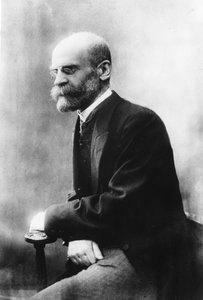 Emile DURKHEIM（エミール・デュルケム）。1858～1917）フランスの社会学者。 作： Unknown photographer