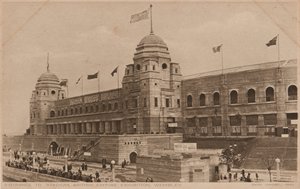 スタジアム入り口、大英帝国展、ウェンブリー 作： 未知の写真家