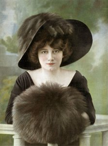 フランスのコメディアン、コーラ・ラパルセリー（1875-1951）の写真（フランス紙「Le Theatre」1月1日号より 作： Unknown photographer