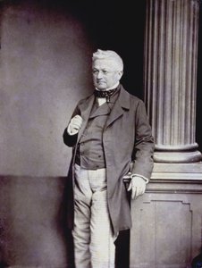 19世紀の優雅な衣装をまとったフランスの政治家アドルフ・ティエールの全身像 作： Unknown photographer