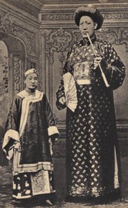 レ・モンスター、中国の巨人。写真、19世紀後半、パリ。個人蔵。 作： Unknown photographer