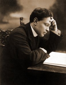 オットリーノ・レスピーギ（1879-1936）イタリアの作曲家、指揮者。 作： 未知の写真家