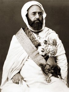 1875年頃のアブド・エル・カーダー（Abd El-Kader）の肖像。 作： Unknown photographer