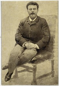 1890年、ギー・ド・モーパッサン（1850～1893）の肖像。 作： Unknown photographer
