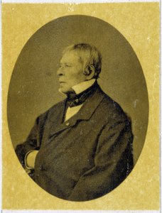 1841年、ジャン・オーギュスト・ドミニク・アングル（1780 - 1867）の肖像。 作： Unknown photographer