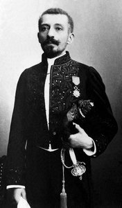 小説家であり、フランス海軍の士官であったピエール・ロティ（1850-1923）のアカデミックな衣装を着た肖像。 作： Unknown photographer