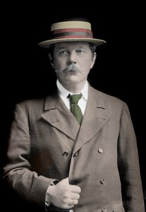 シャーロック・ホームズ」の生みの親であるイギリスの作家、アーサー・コナン・ドイル卿（1859-1930）の肖像。 作： Unknown photographer