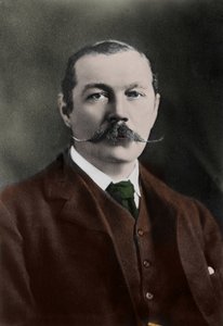 シャーロック・ホームズ」の生みの親であるイギリスの作家、アーサー・コナン・ドイル卿（1859-1930）の肖像。 作： Unknown photographer