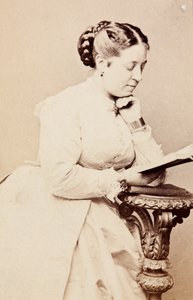テレーズ・ティーチェンスの肖像、1860年代頃（モノクロ写真） 作： Unknown photographer