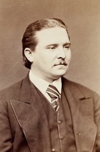 ヴァーノン・リグビーの肖像、1860年代頃（モノクロ写真） 作： Unknown photographer