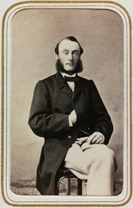男性の肖像、カルト・ド・ヴィジット。裏には "Robert Ditzinger (1826-1891) "とある。 作： Unknown photographer