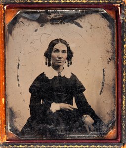 女性の肖像。1850年頃、フレーム下のダゲレオタイプ（Daguerre）。 作： Unknown photographer