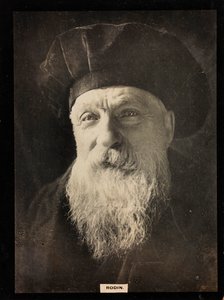 フランスの彫刻家オーギュスト・ロダン（1840-1917）の肖像画 作： Unknown photographer