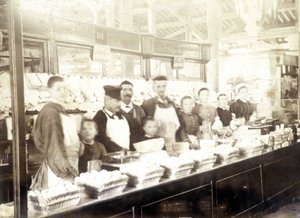 アリグレの市場でチーズを作る「メゾン・シーグル 作： Unknown photographer