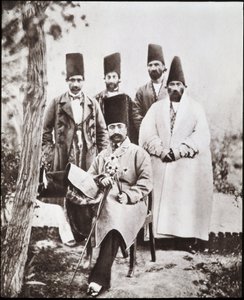 ペルシャ国王ナセル・エド・ディンとその侍従達 作： Unknown photographer