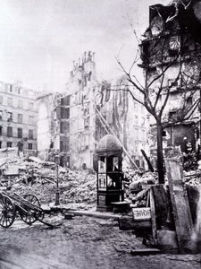 パリの名作：Rue RoyalとRue du Fbg St Antoineのコーナー 作： Unknown photographer